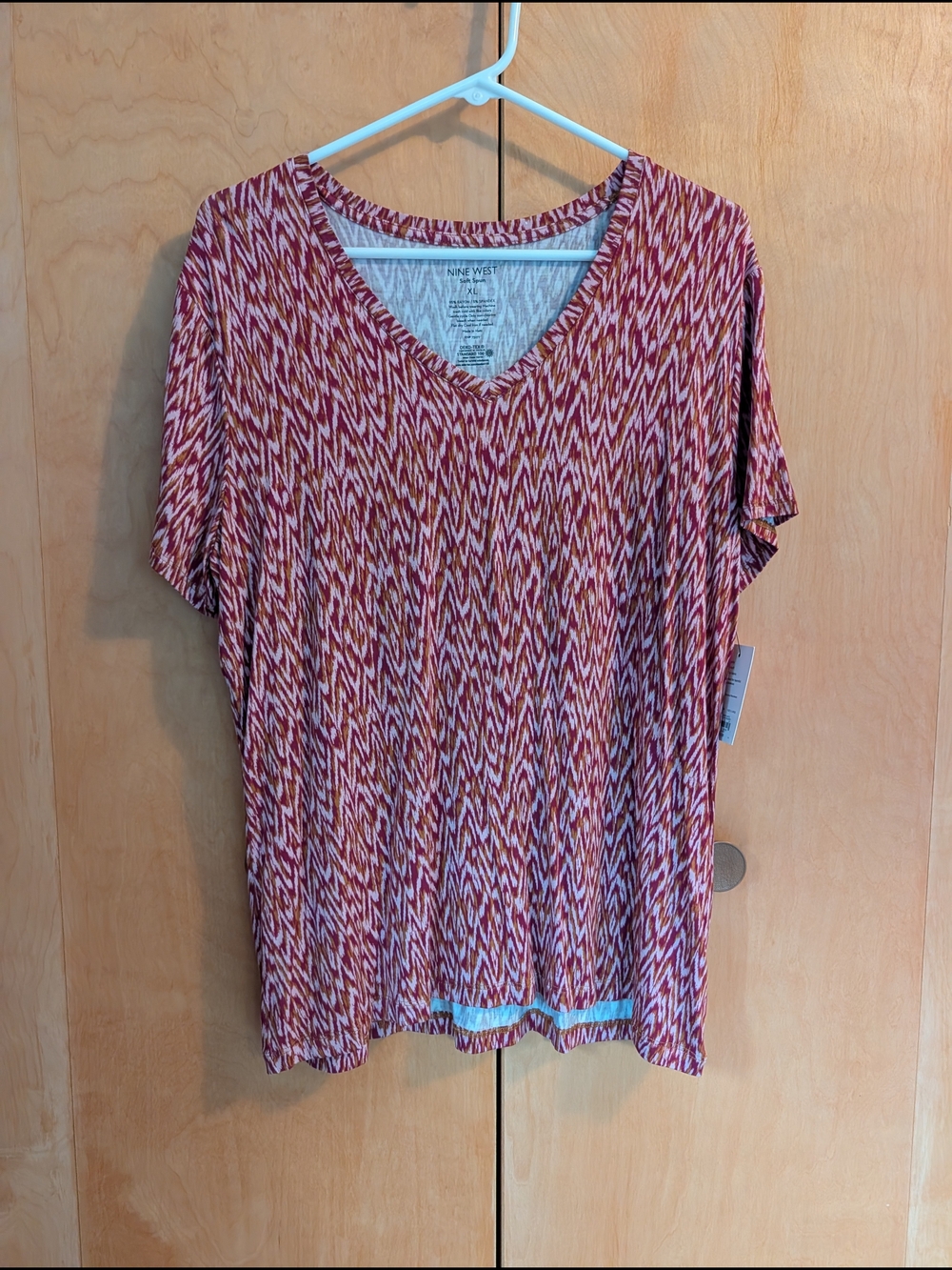 NWT Nine West XL Red and Cream Short-Sleeve V-Neck Top